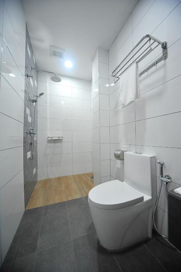 Mye Hotel Muar Extérieur photo